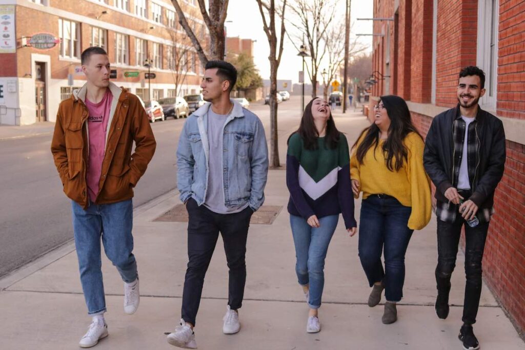 How to Start a Conversation with a Girl You Like In Person