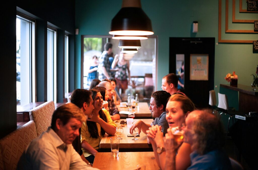how to talk to a woman on a date