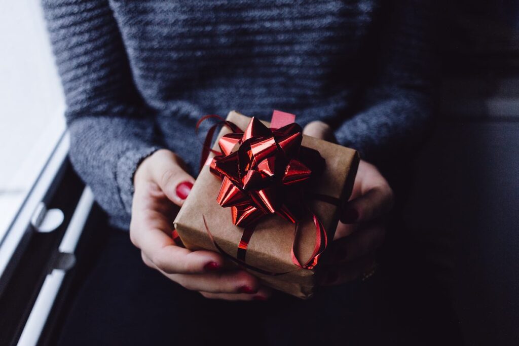 gift giving in new relationships
