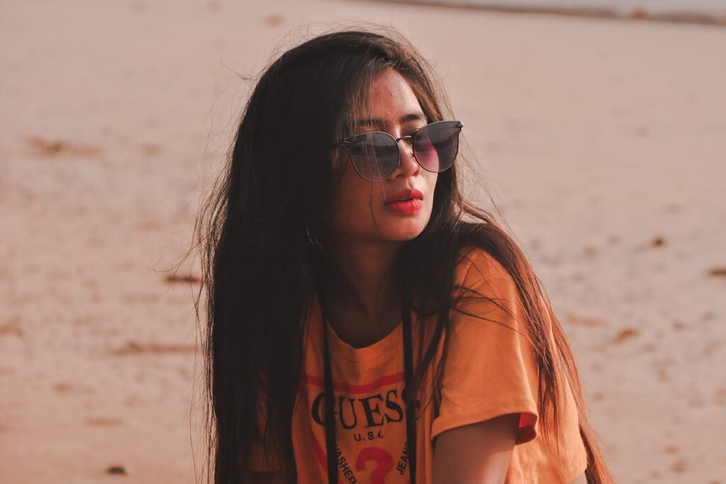 11 Signs That You're Attracted to an Emotionally Unavailable Woman