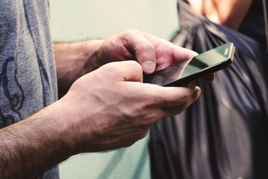 mistakes men make when texting women