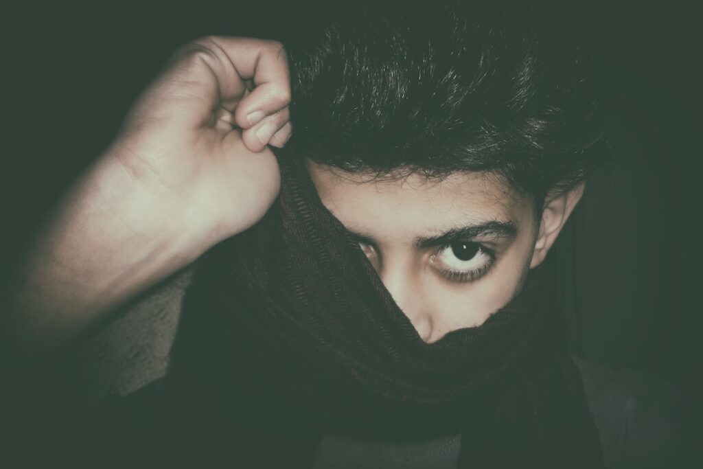 how to not be clingy on a date