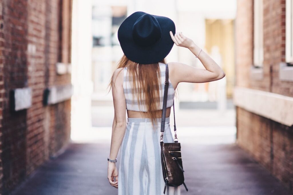 signs she wants you to chase her