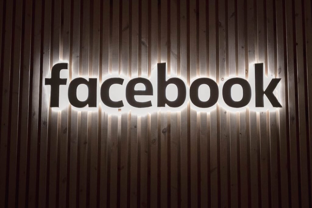 how to ask for a date on facebook