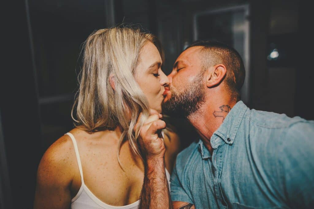 should i kiss on a first date