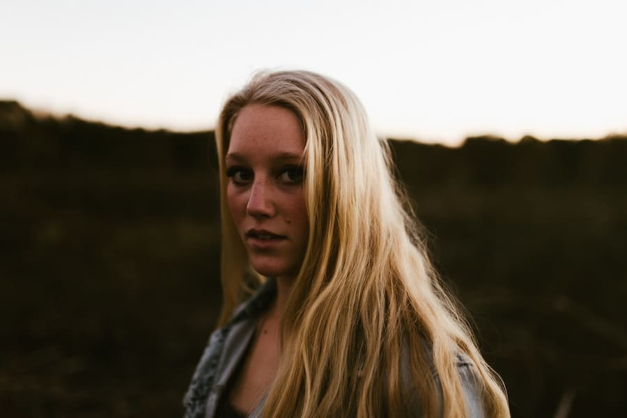 how to spot online dating red flags