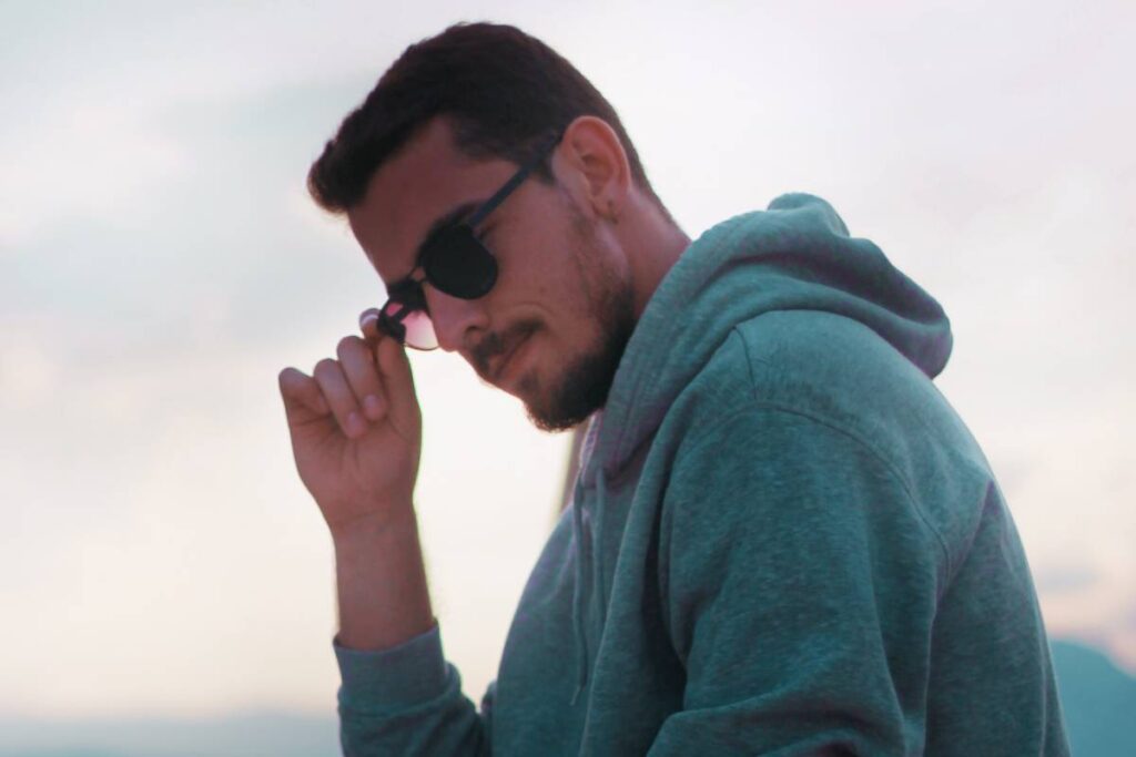 i'm a good looking guy but can't get a girlfriend