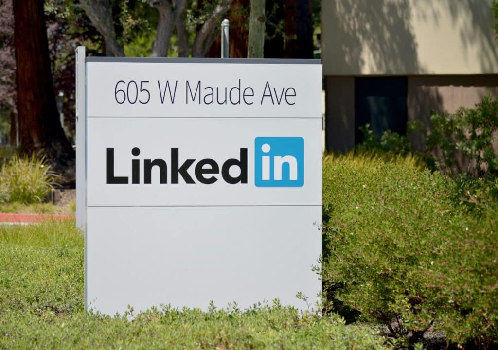 how to get a date on linkedin
