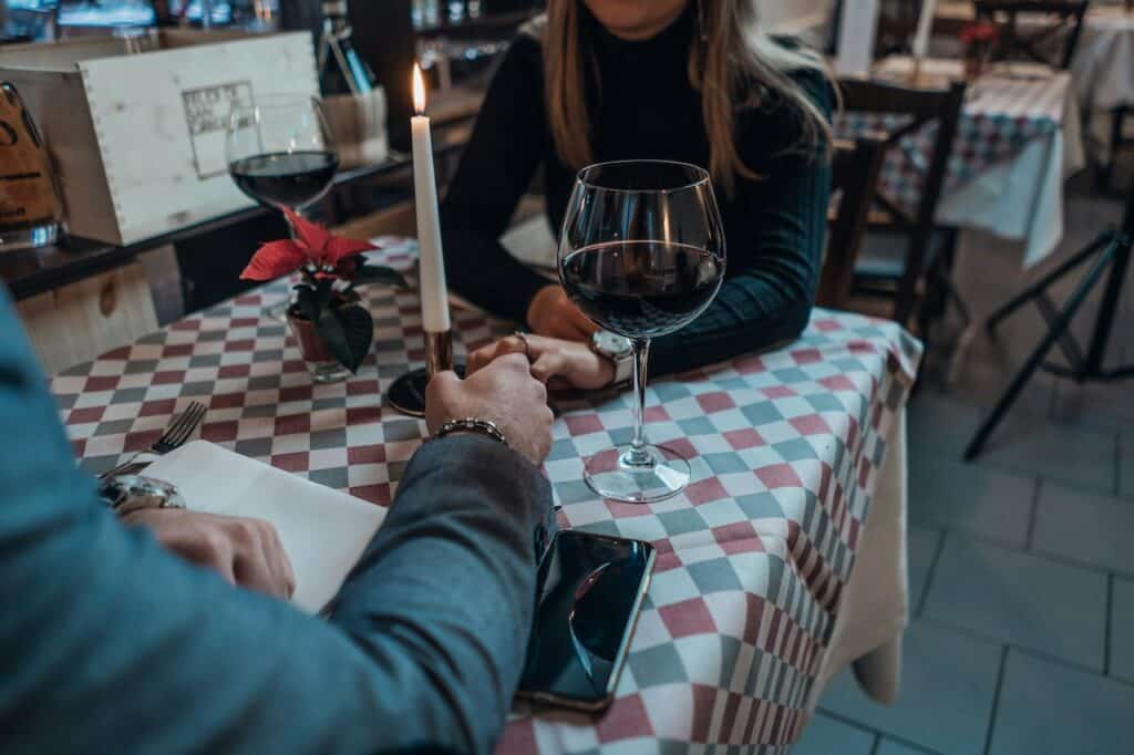 how to date when you work nights