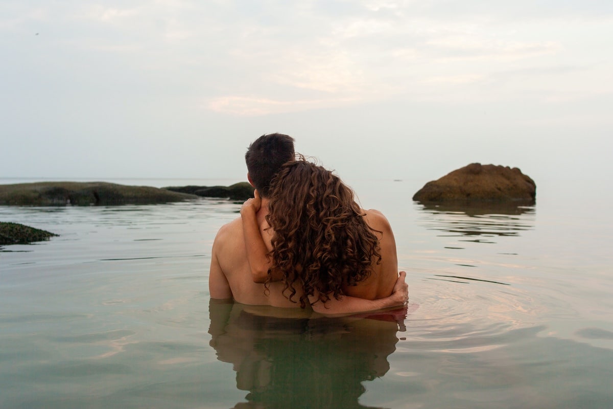 signs she's having sex with another guy