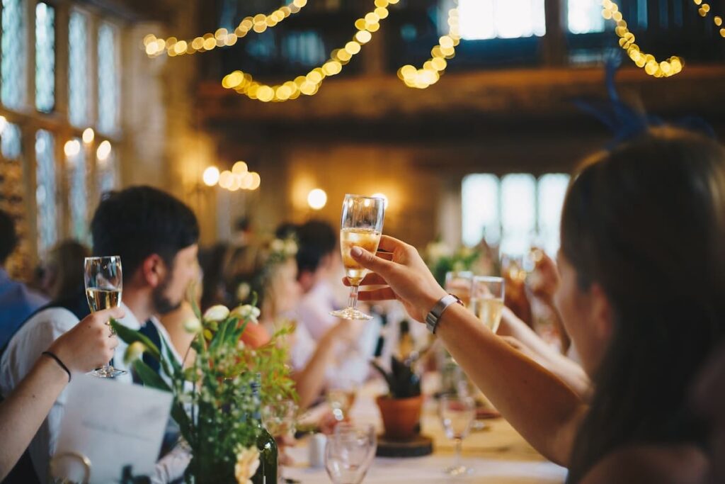 how to talk to women at weddings