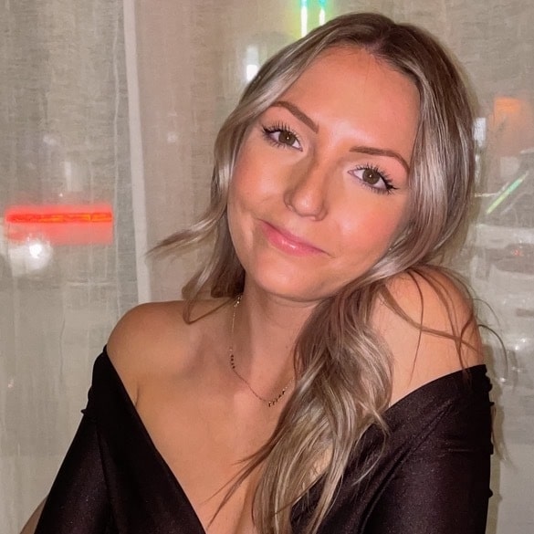 Hailey emlovz stylist