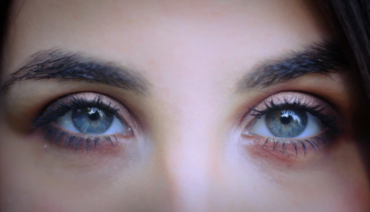 Signs That She's Sexually Attracted to You on the First Date